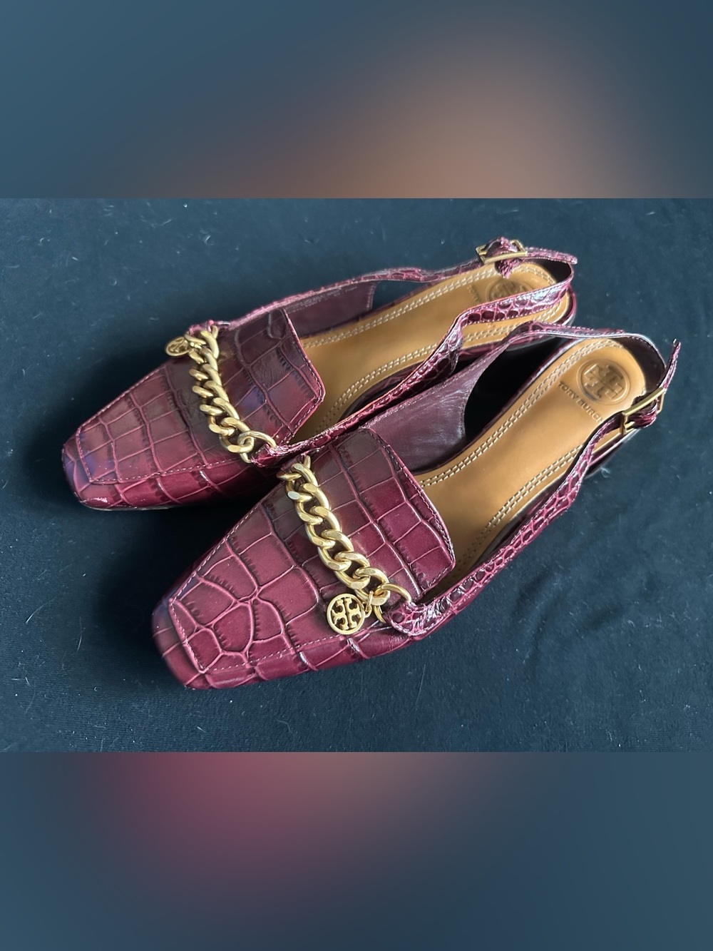 Tory Burch Benton charm Burgundy Croc-Embossed Slingback Loafers With Gold Chain - Picture 11 of 16